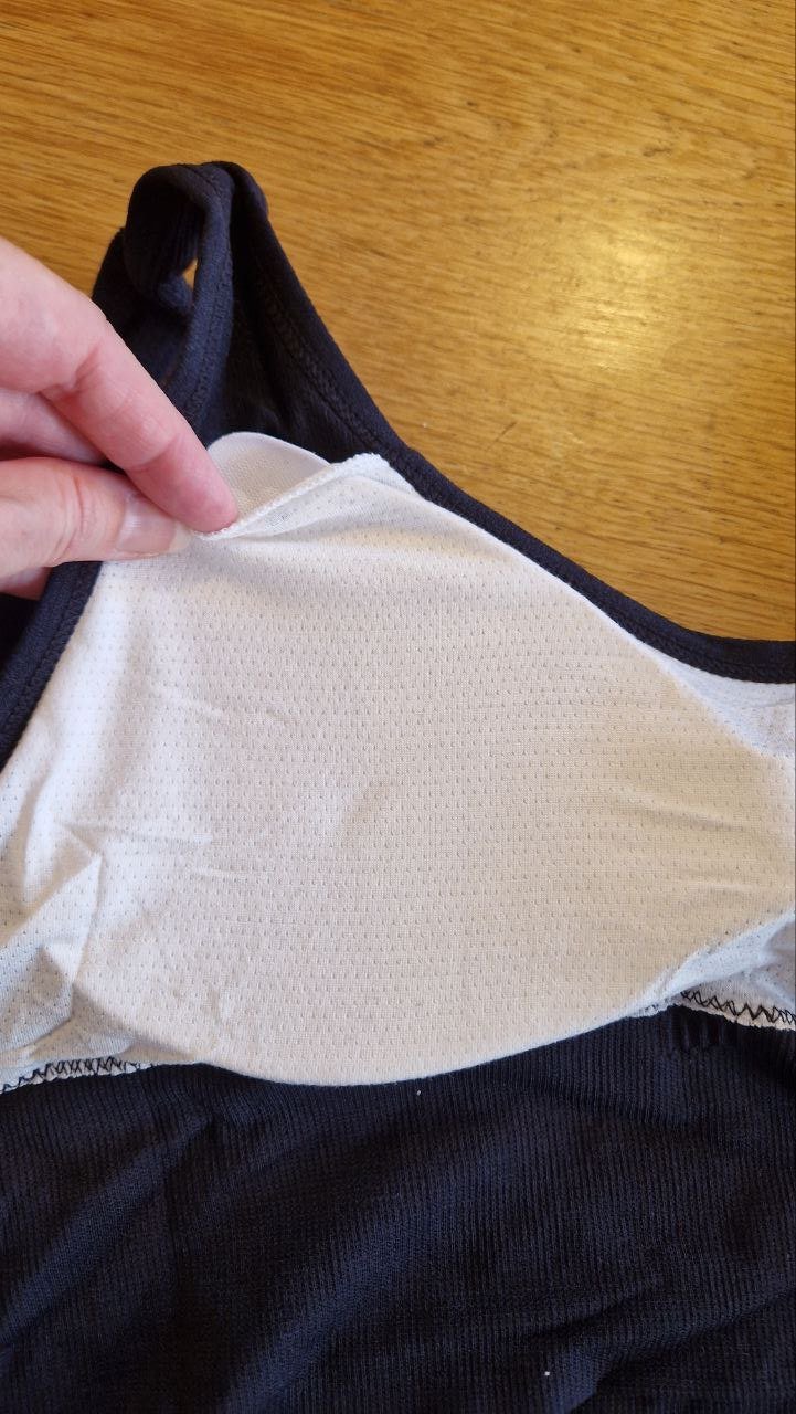 Neu. Atmungsaktiv Sport -Fitness - BH. Größenbereiche 85D, 90 C. 