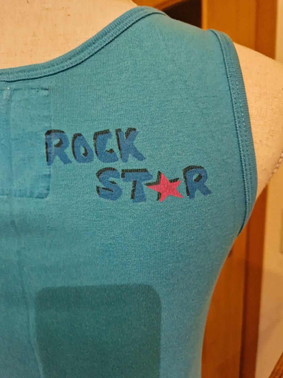 Only. Bequemes T-Shirt - Top - Trägerhemd. Größe S 