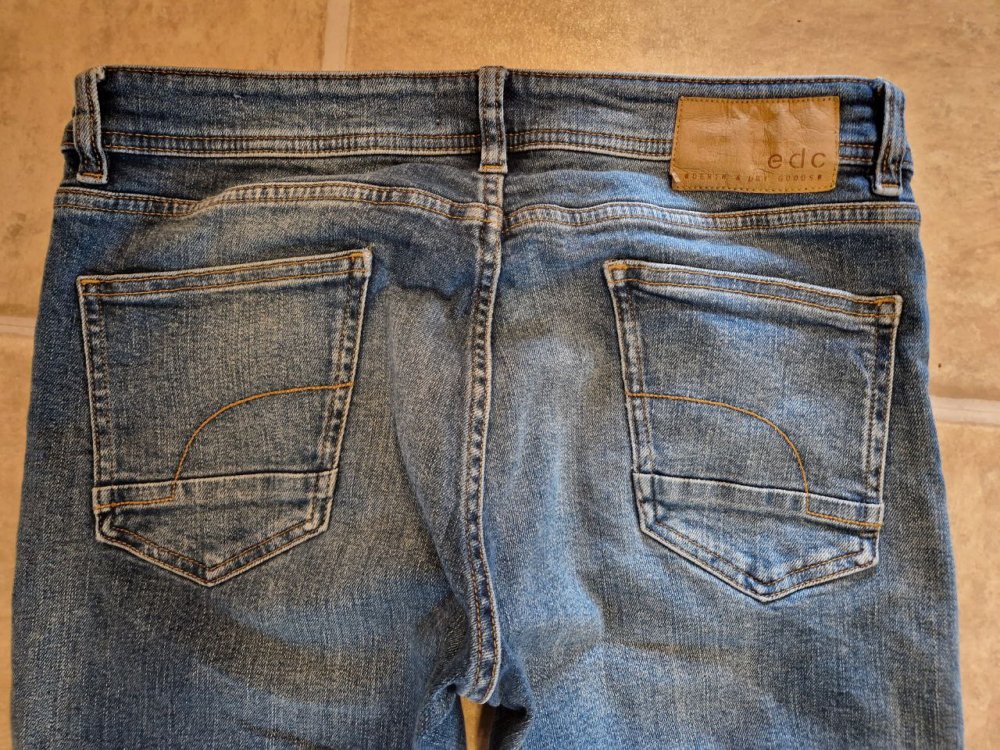 E.D.C. by Esprit.   Stylische Herrenjeans.  Größe 30/32. 