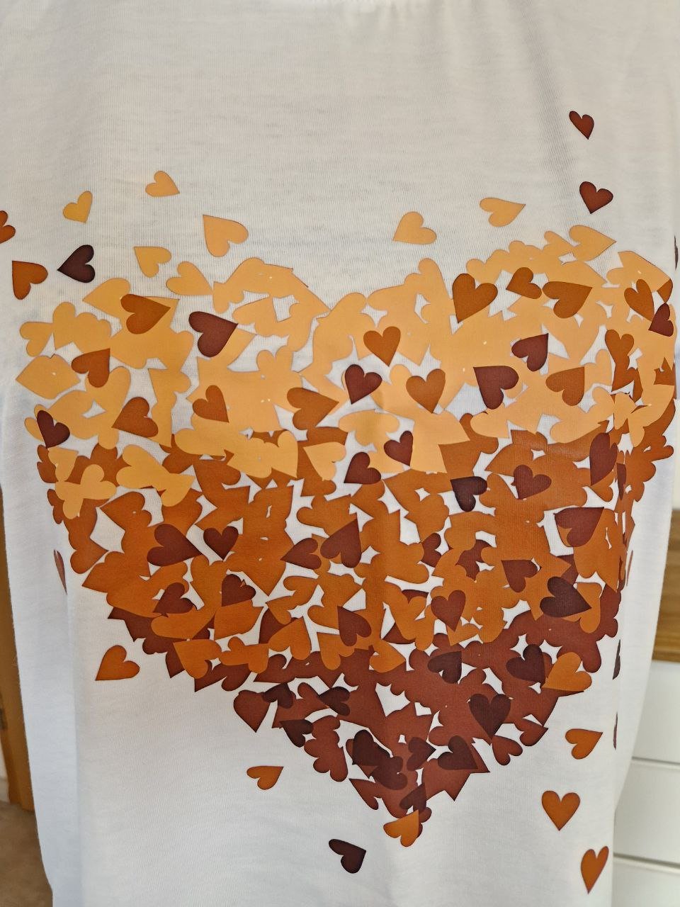 Bequemes weißes T-Shirt .  Größe M.  Polyester.