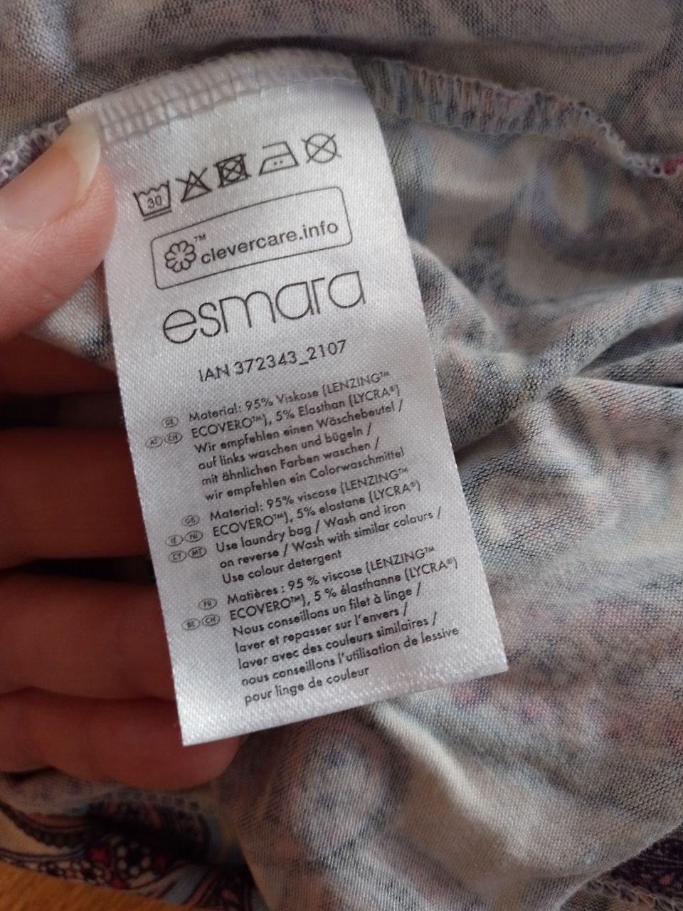  Wie neu. Schönes Sommerkleid. 95% Viskose + 5% Elastan. Große S.