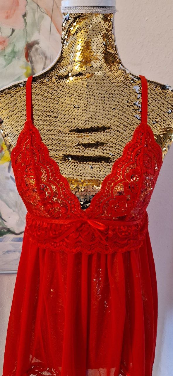 Set. Nachthemd +Tangas . Nachtwäsche. Dessous. Farbe - rot. Größe M-L. 