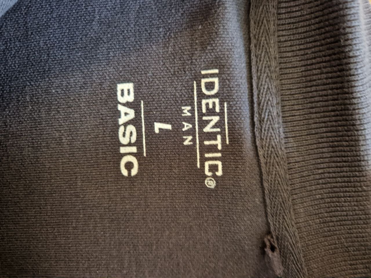Identic. Stilvolles  T-Shirt. Baumwolle. Größe L.