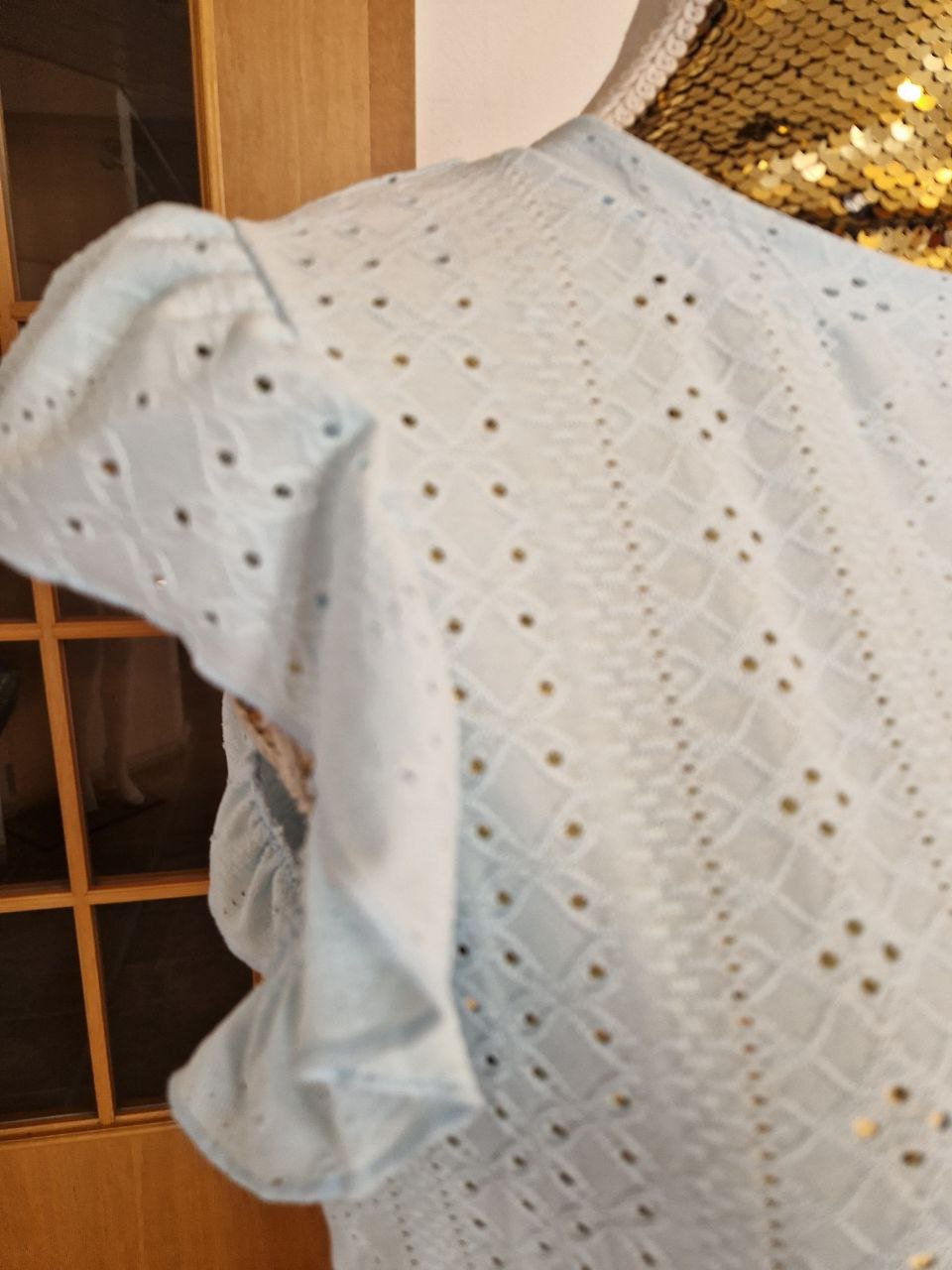 Neu.   Schönes blaues T-Shirt - Top - Bluse. Polyester.   Größe M.  