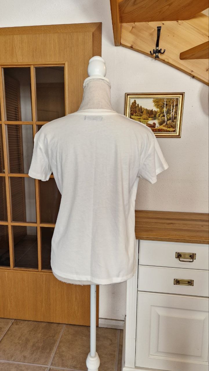 Neu. Sinsay.  Bequemes weißes T-Shirt mit Perlen. Größe S-M.  Baumwolle.