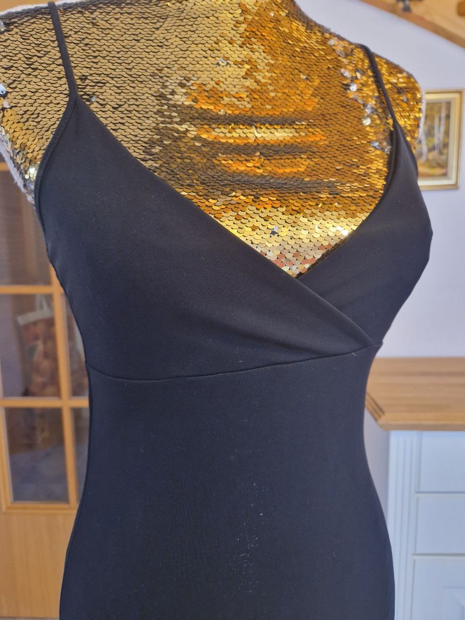  Schönes Sommerkleid, Partykleid, Abendkleid.  Polyester + Elastan.  Gefüttert.  Größe 36.