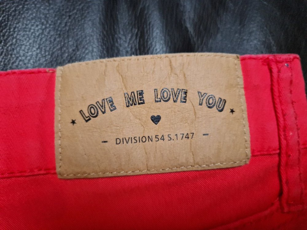 Divided.   Bequeme Shorts.   Größe 36-38.