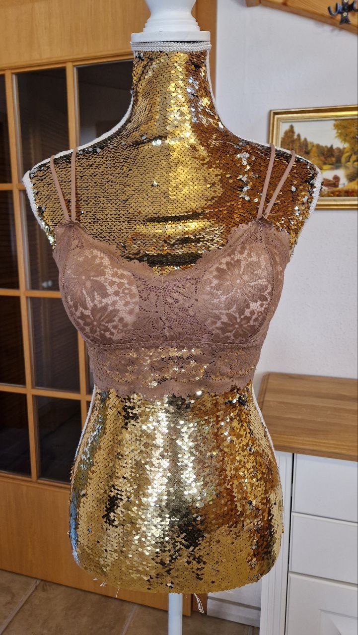 Set. 2 Stück. Weicher BH mit Push-Up und Spitze. Dessous.  