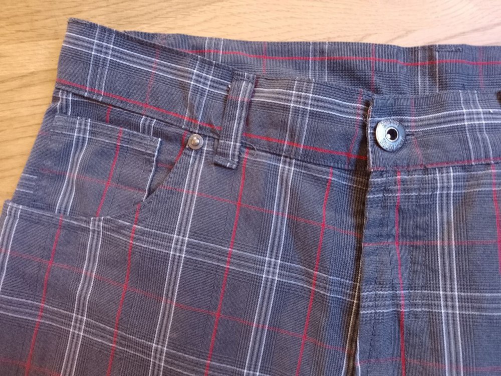 Much More.  Bequeme Herrenshorts . Größe L.