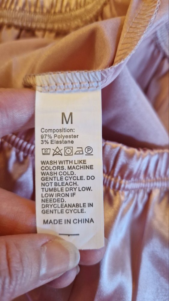 Neu. Pyjama, Nachtwäsche. Satin. Größe M.