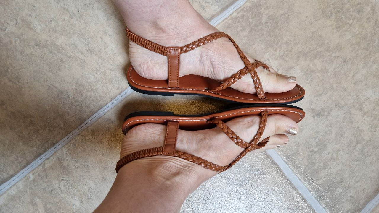 Frauen leichte braune Sandalen, Flip-Flops. Größe 39. 
