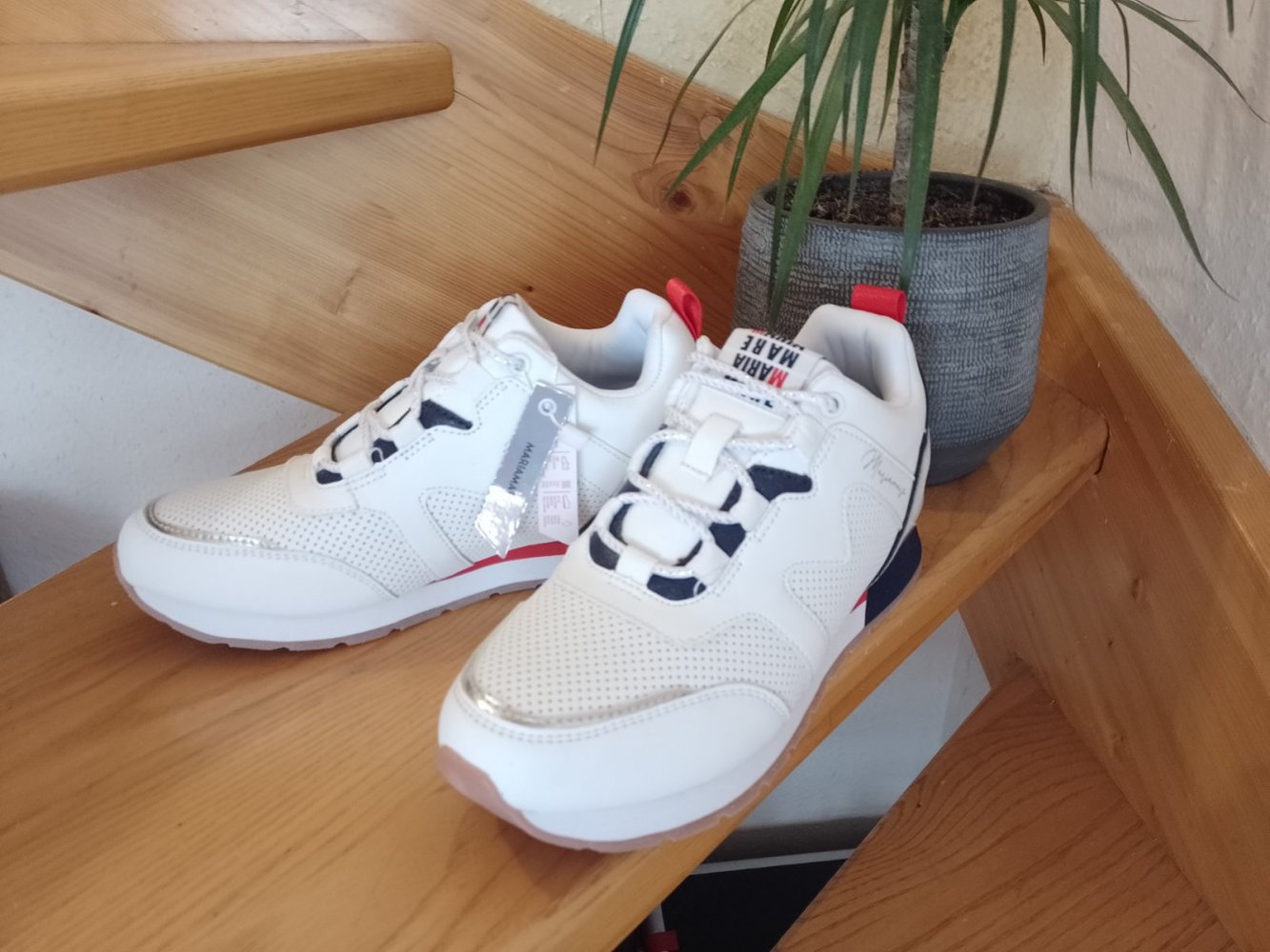 Mariamare. Neu stylische Sneaker. Größe 38.