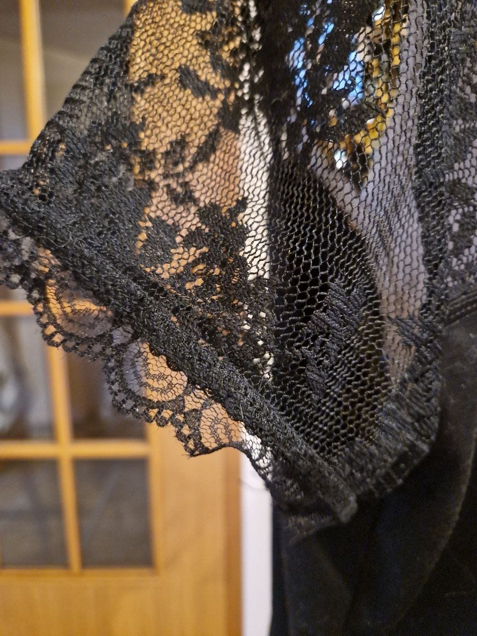 Flame.  Bolero, Strickjacke, Gestrickter Umhang mit Spitze .  Größe M. 