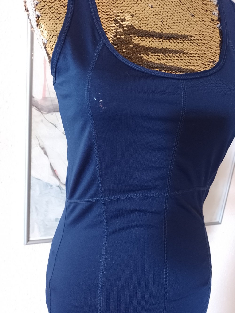 Sport Tech. Bequemes T-Shirt - Top - Trägerhemd - Sporttrikot. Größe 36.