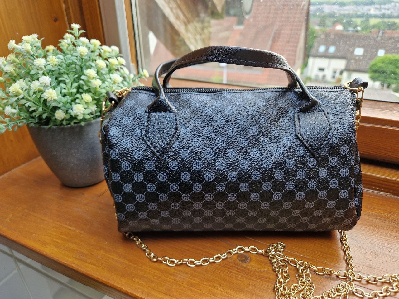 Modische kleine Tasche, Umhängetasche, Handtasche. Größe 8 cm / 12 cm / 19 cm. 