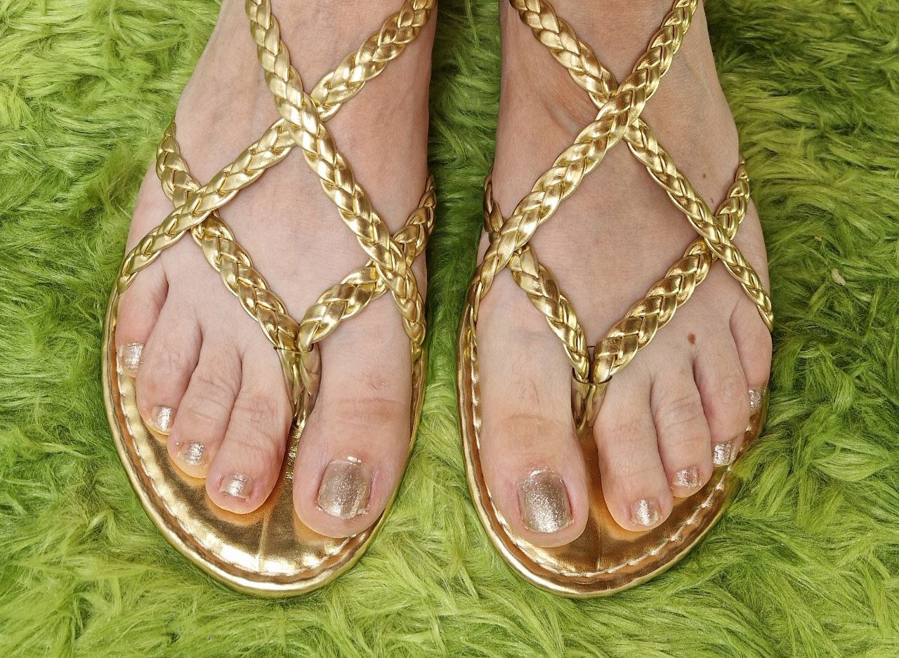  Sandalen, Flip-Flops. Größe 39,5-40. Goldfarbe. 