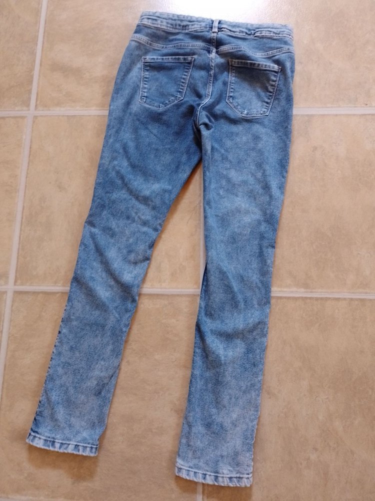 Here&There. Wie neu. Stylische helle blaue Jeans. Große XS 