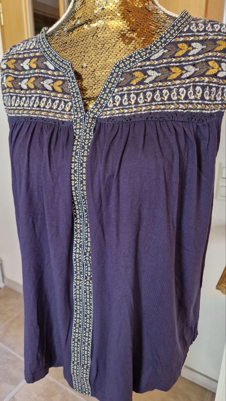 Bequeme Bluse - T-Shirt .  Größe L.  Viskose + Elastan. 