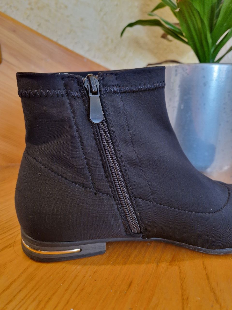 Klassische schwarze Stiefeletten.  Größe 39. 