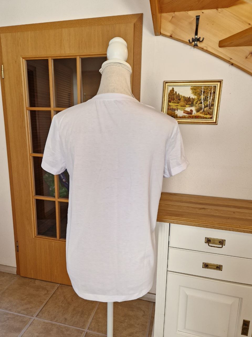 Bequemes weißes T-Shirt .  Größe M.  Polyester.