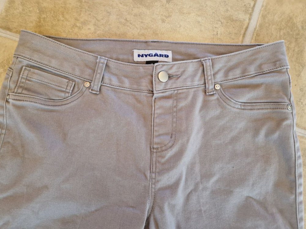 Stylische graue Caprihose, Jeans, Jeggins. Größe XL ( 14 ).