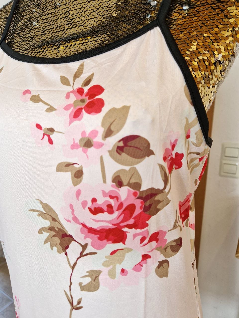 Elegantes Blumen-Print-Nachthemd. Nachtwäsche. Kleid.   Größe M.