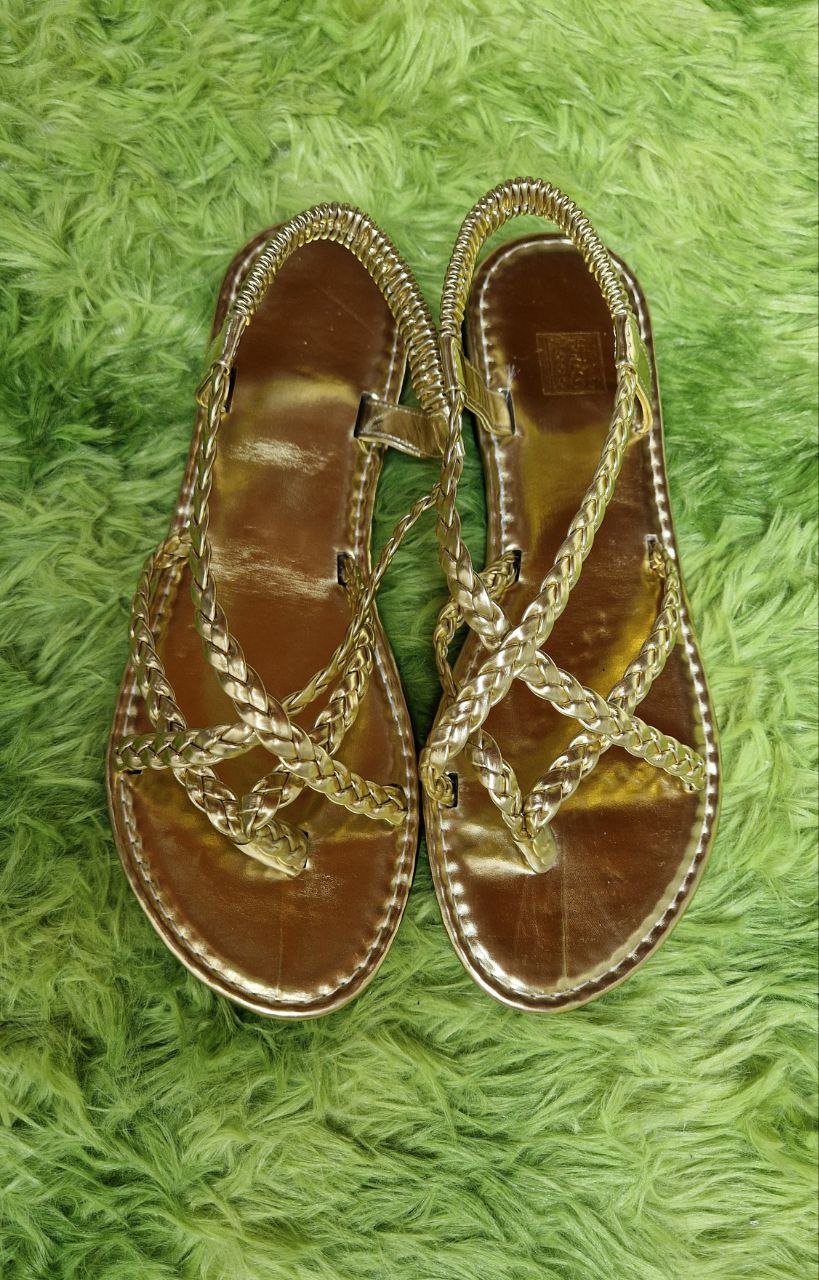  Sandalen, Flip-Flops. Größe 39,5-40. Goldfarbe. 