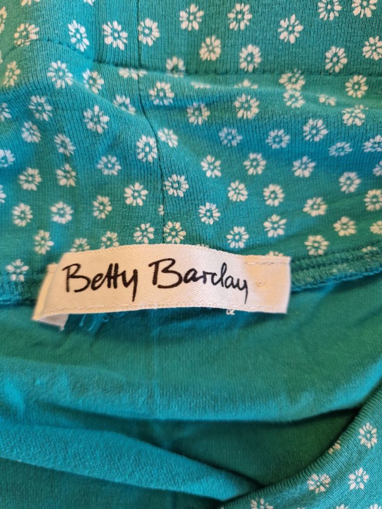 Betty Barclay. Ein schöner Rock, Strickrock.  Größe S.