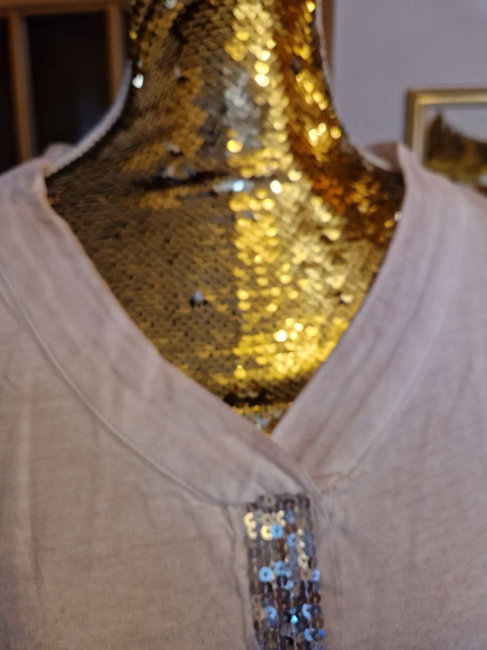 Flame.  Bequemes T-Shirt mit Pailletten.  Größe M. 