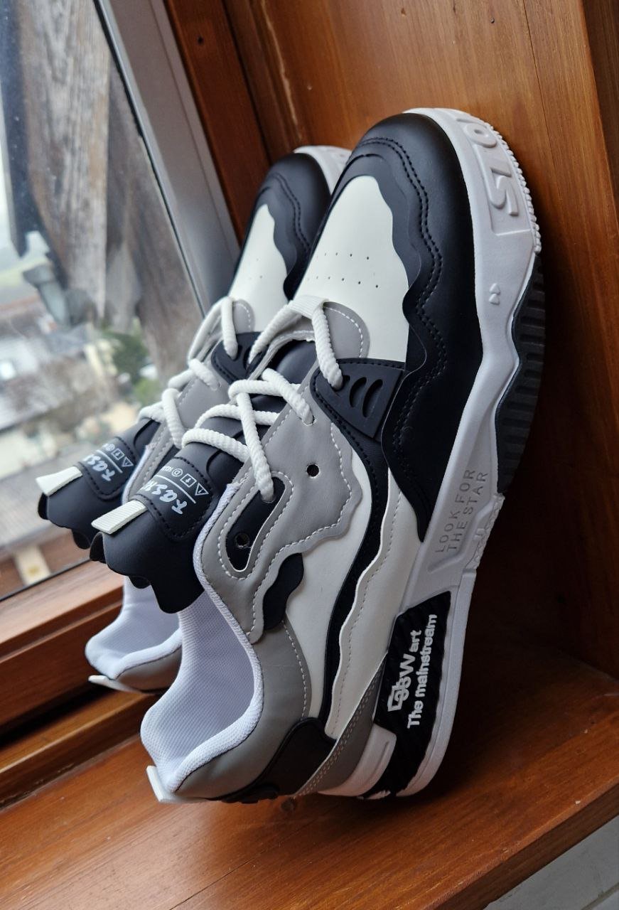 Herrensportschuhe , Halbschuhe, Schnürschuhe, Sneaker. Größe 43 