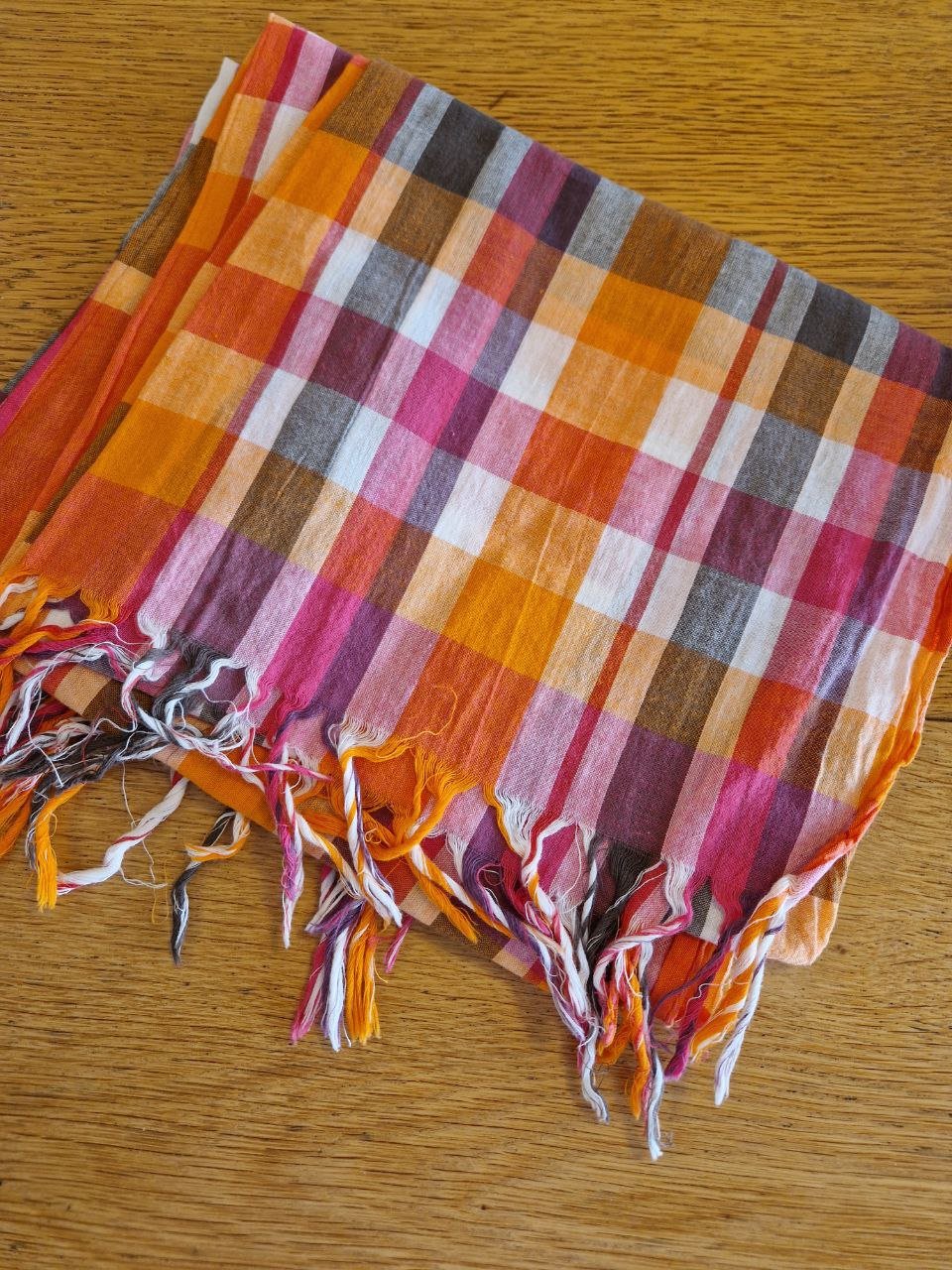 Schöner leichter Schal.  Baumwolle.