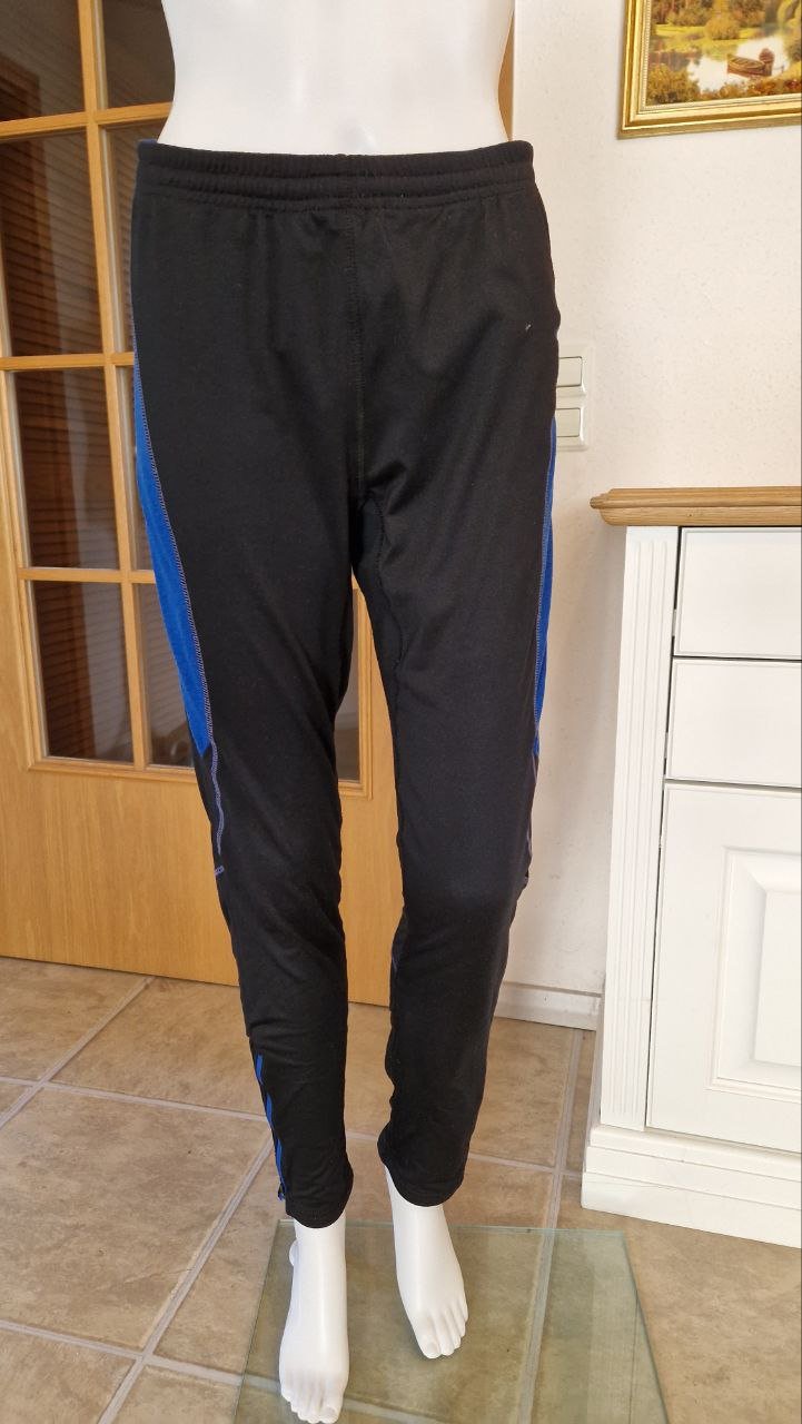 Active. Sehr warme schwarze Jogginghose. Größe M-L. 