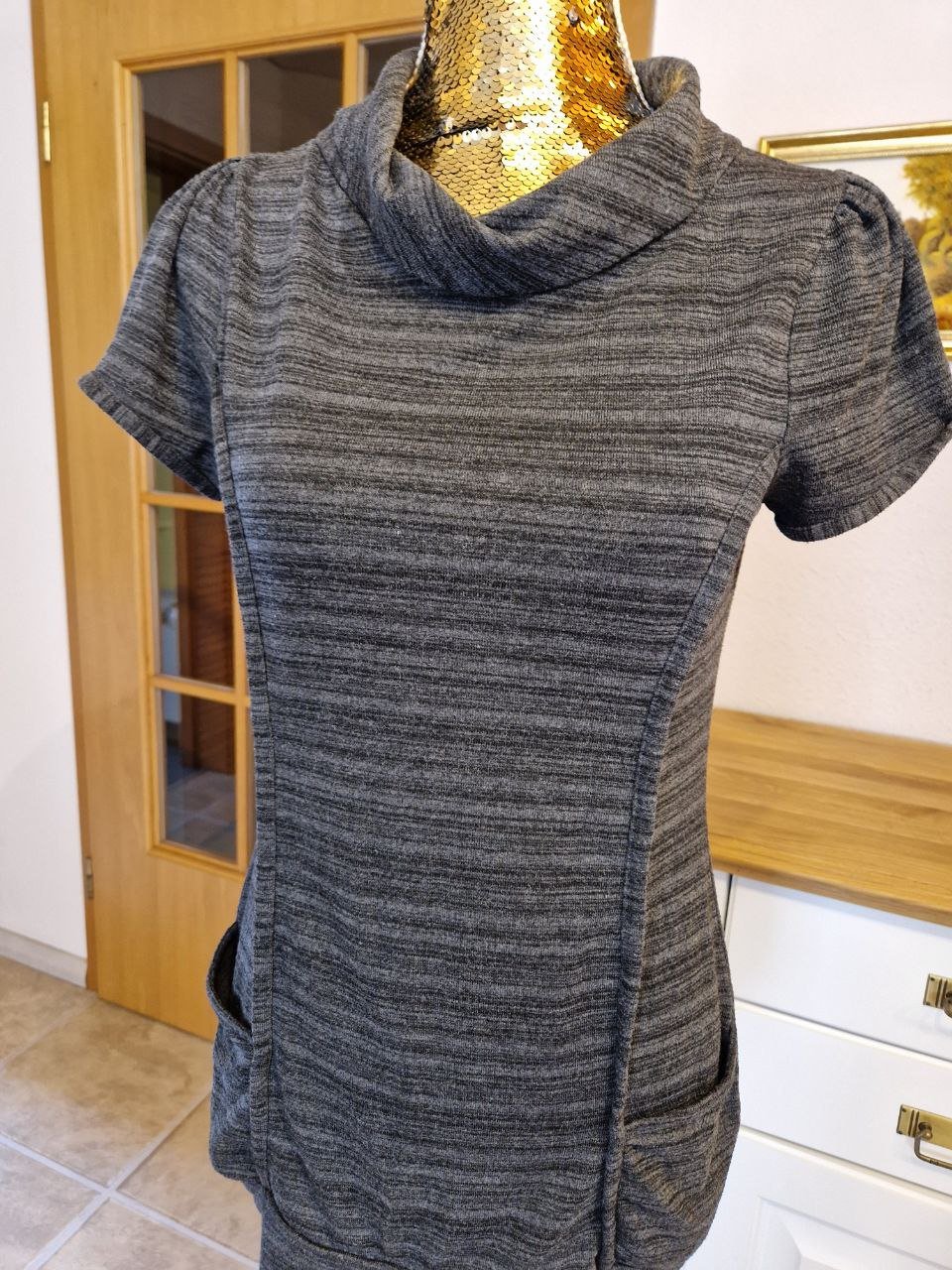 Schöne gestrickte graue Weste - Tunika. Polyester + Baumwolle. Größe S-M. 