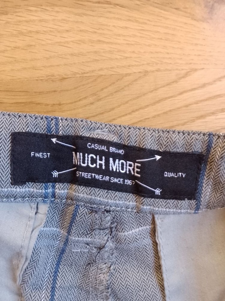 Much More.  Bequeme Herrenshorts . Größe L. 