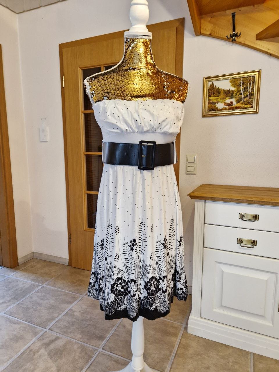 Takko.  Schönes Sommerkleid. Größe S.   Viskose + Elastan.  