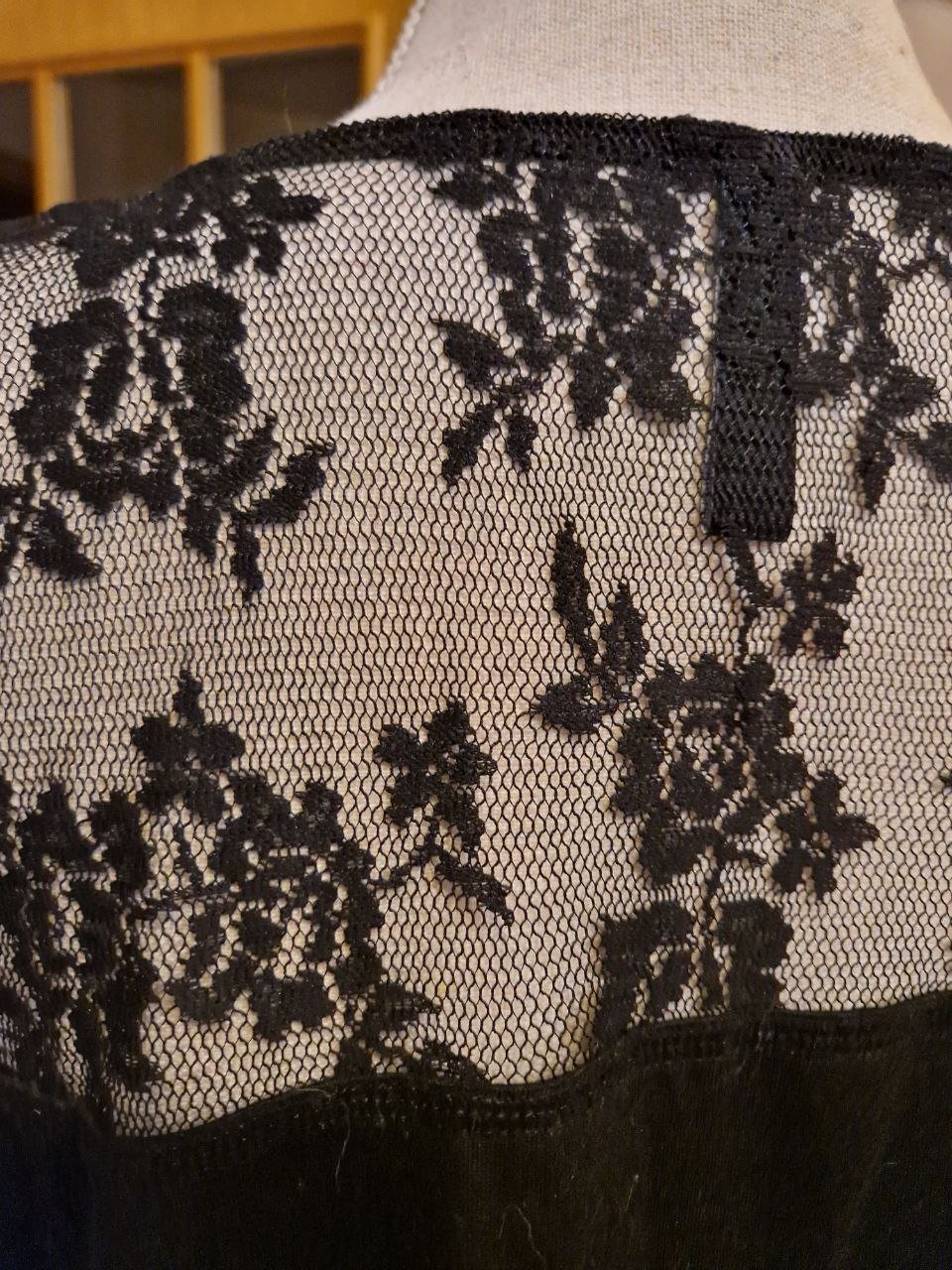 Flame.  Bolero, Strickjacke, Gestrickter Umhang mit Spitze .  Größe M. 