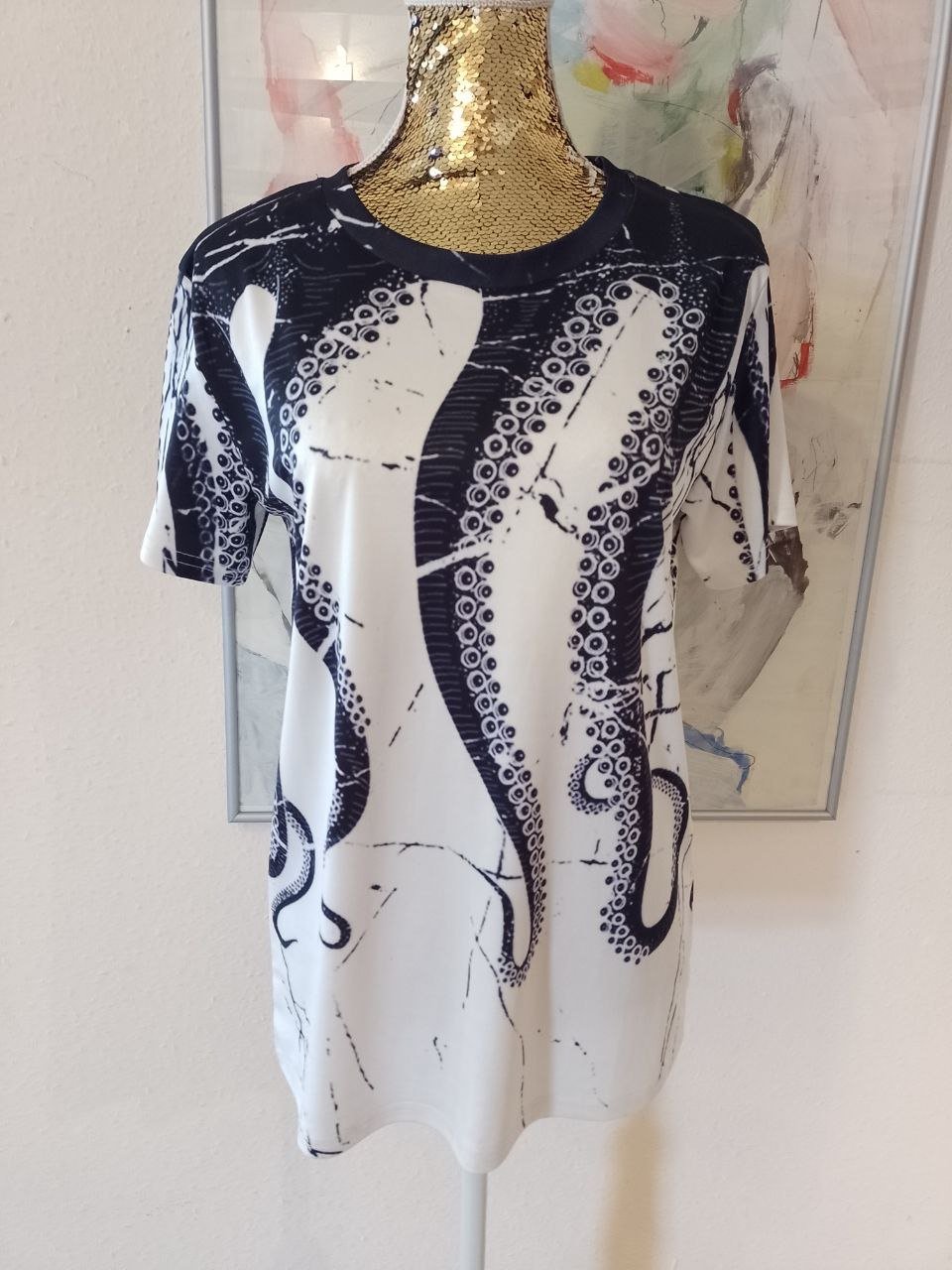 Pre-Shrunk. Stilvolles T-Shirt. Polyester + Spandex. Größe M. 