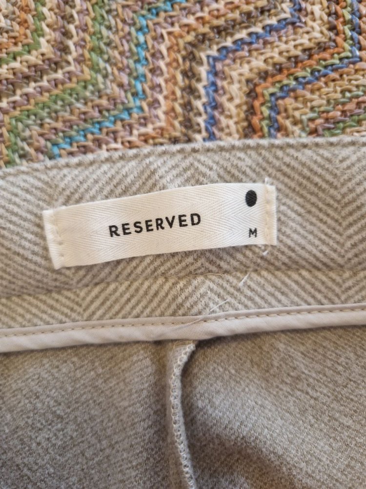 Neu. Reserved. Stylische warme Hose.  Größe M. 