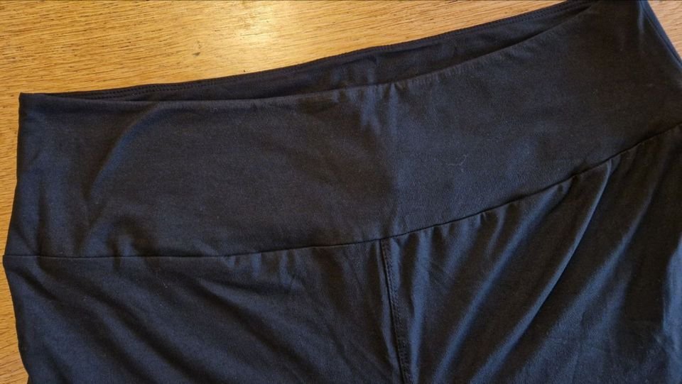 Elastische schwarze Leggings. Größe XXL. Polyester + Elastan.