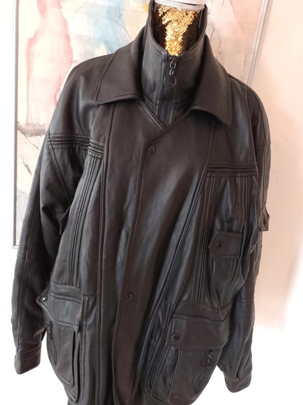 Wie neu. Stylische schwarze Herrenjacke aus Leder. Größe XL.