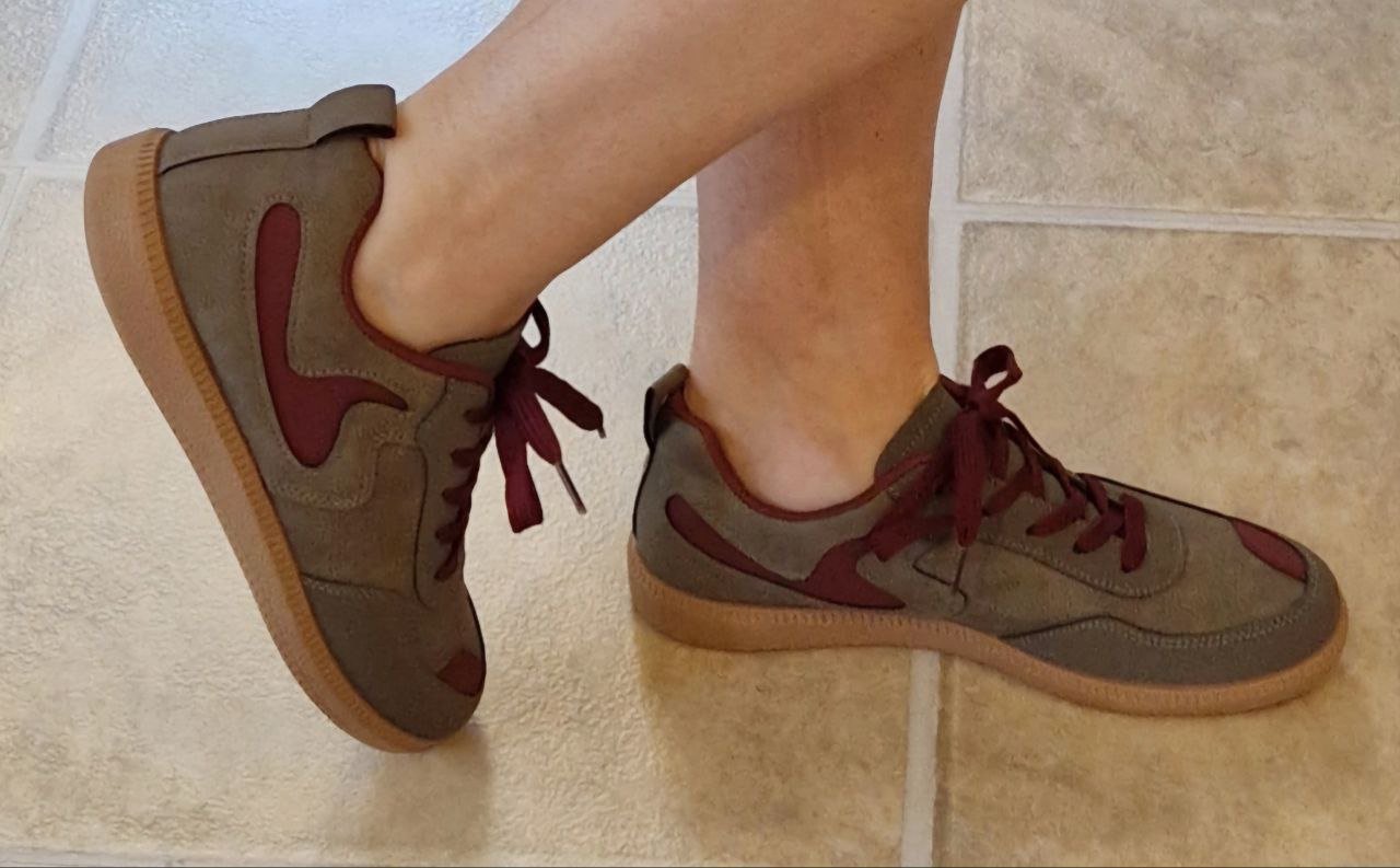 Sportschuhe, Halbschuhe, Schnürschuhe. Kunstleder. Gr. 39. Farbe - Grau + Burgund. 