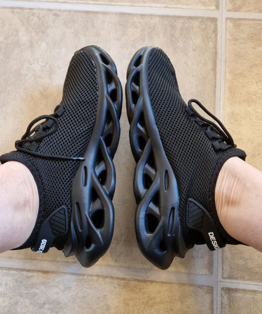  Leichte schwarze Sportschuhe , Halbschuhe, Schnürschuhe. Größe 39. 