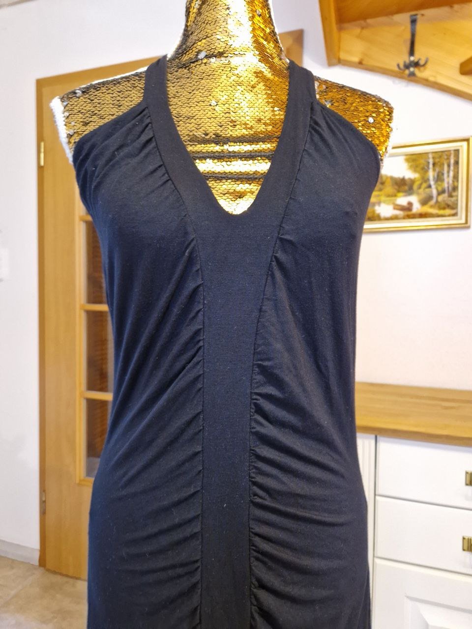 Clockhous. Bequemes schwarzes Sommerkleid. Viskose + Elastan. Größe 42.