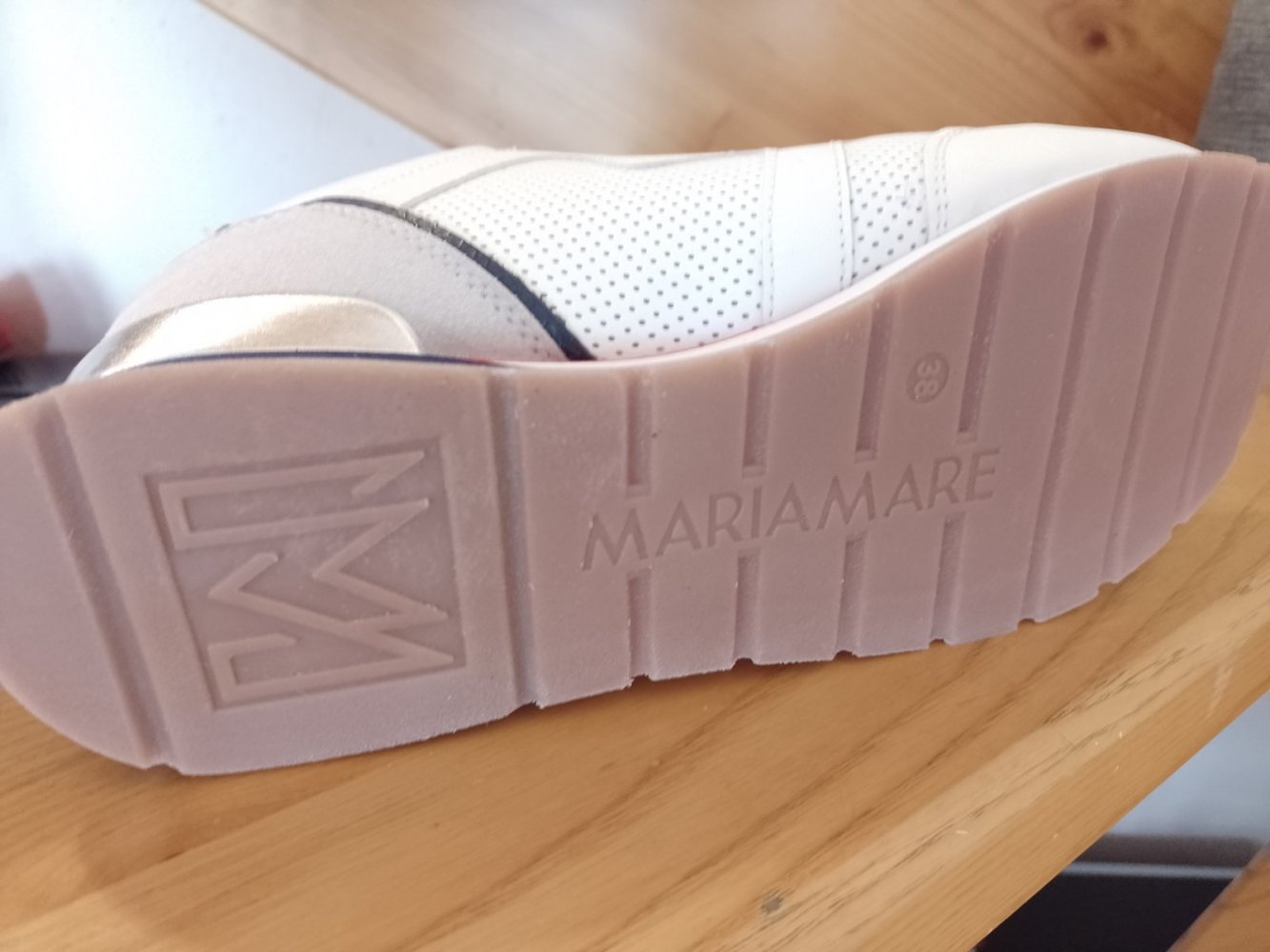 Mariamare. Neu stylische Sneaker. Größe 38.