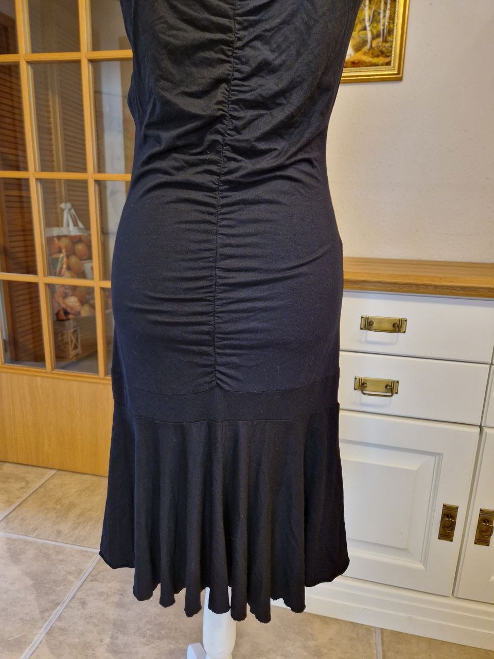 Clockhous. Bequemes schwarzes Sommerkleid. Viskose + Elastan. Größe 42.