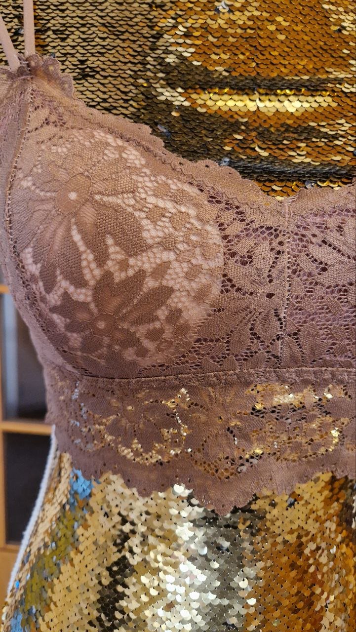 Set. 2 Stück. Weicher BH mit Push-Up und Spitze. Dessous.  