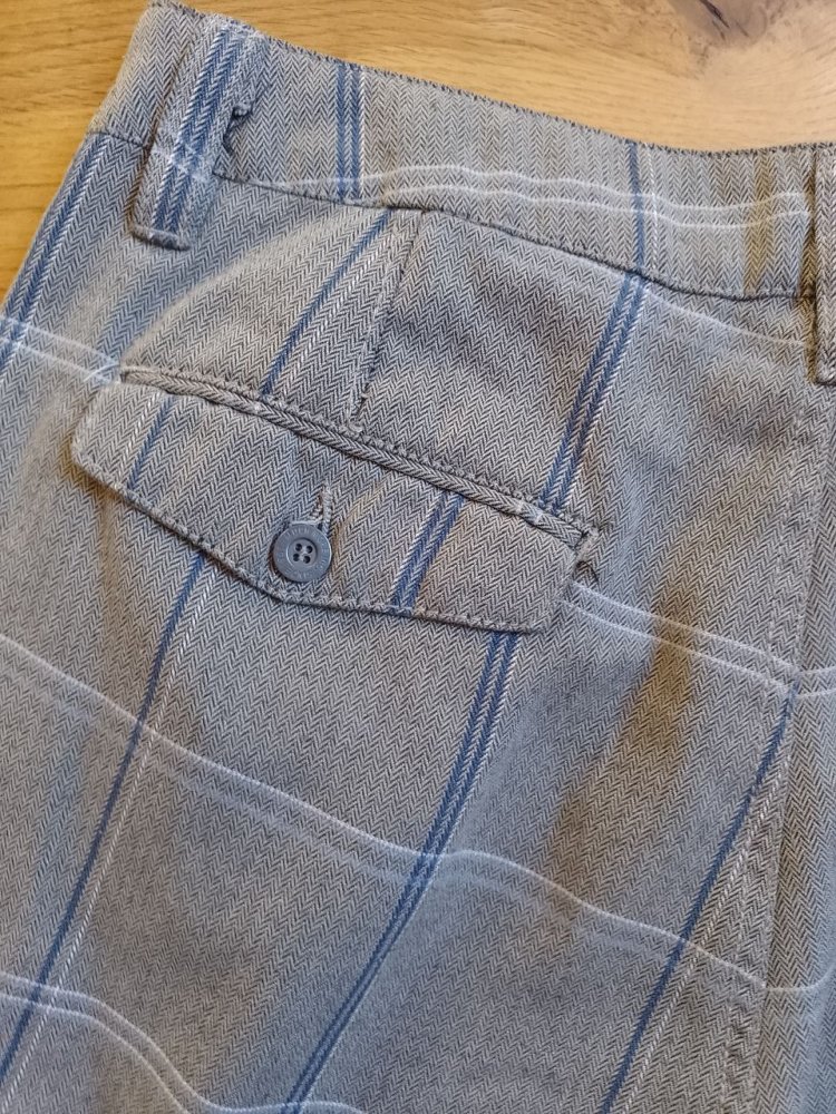 Much More.  Bequeme Herrenshorts . Größe L. 