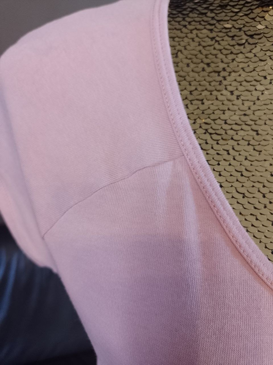 Schönes T-Shirt - Top.  Größe S. Viskose + Polyester. 