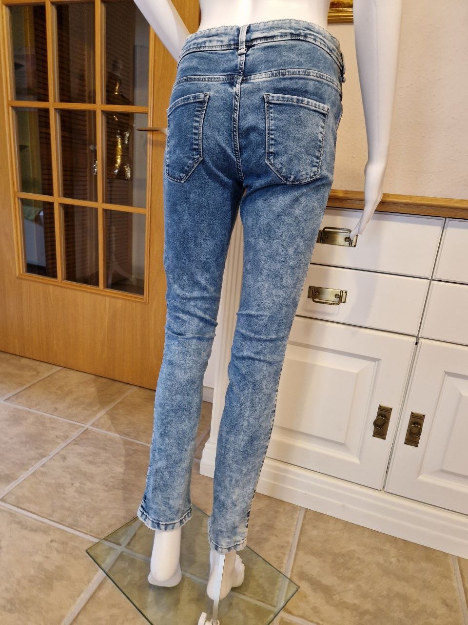 Here&There. Wie neu. Stylische helle blaue Jeans. Große XS 