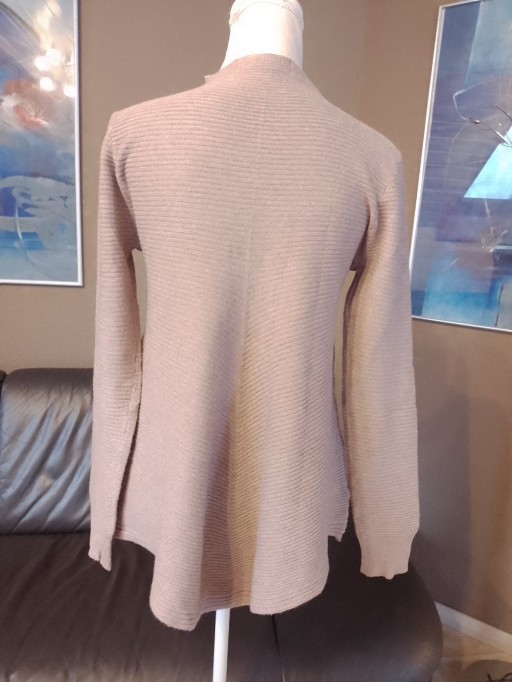 Schöner eleganter Pullover, Strick. Viskose + Polyamid. Große S. 